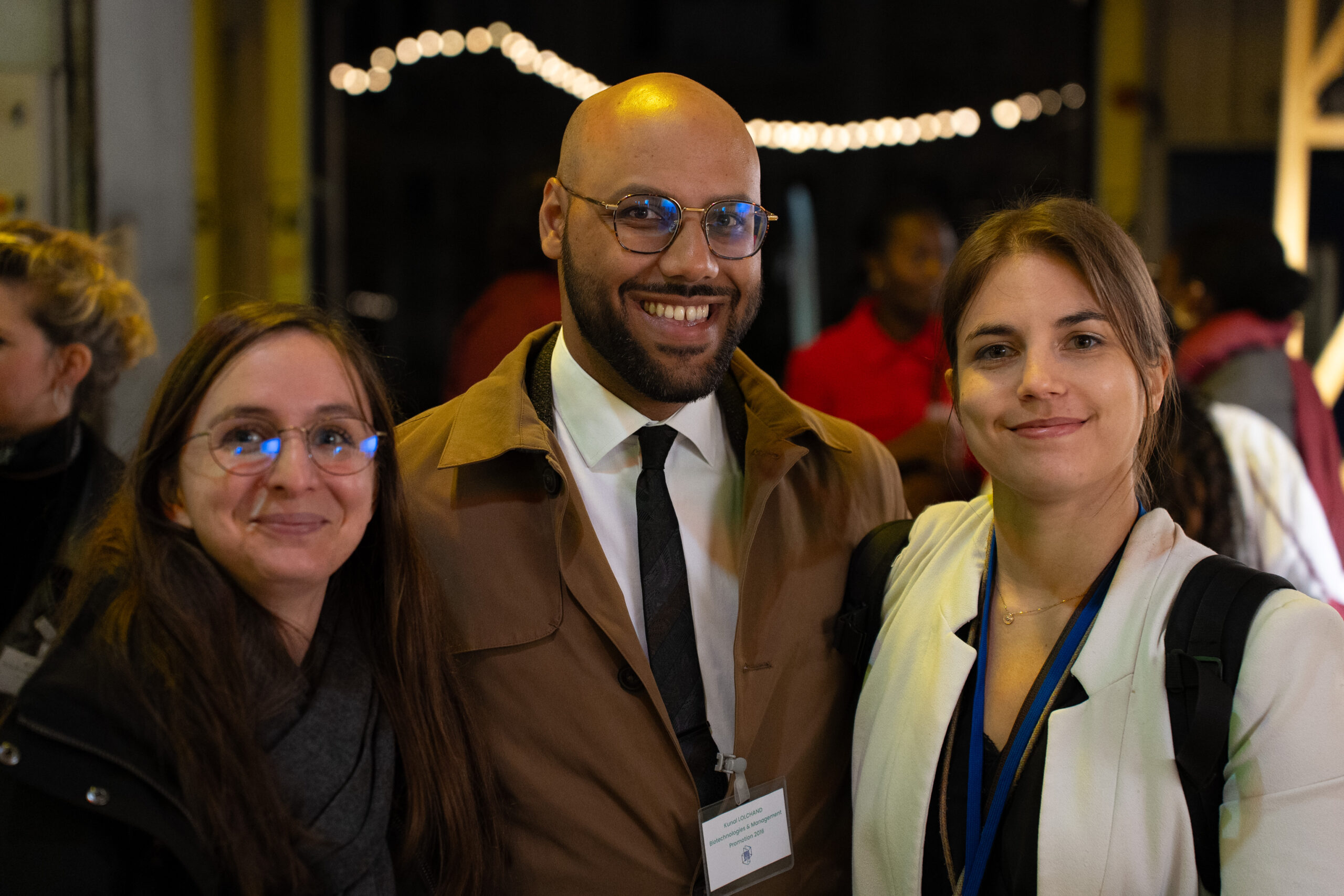 Participants posant lors d’un événement alumni et networking Ionis-STM.