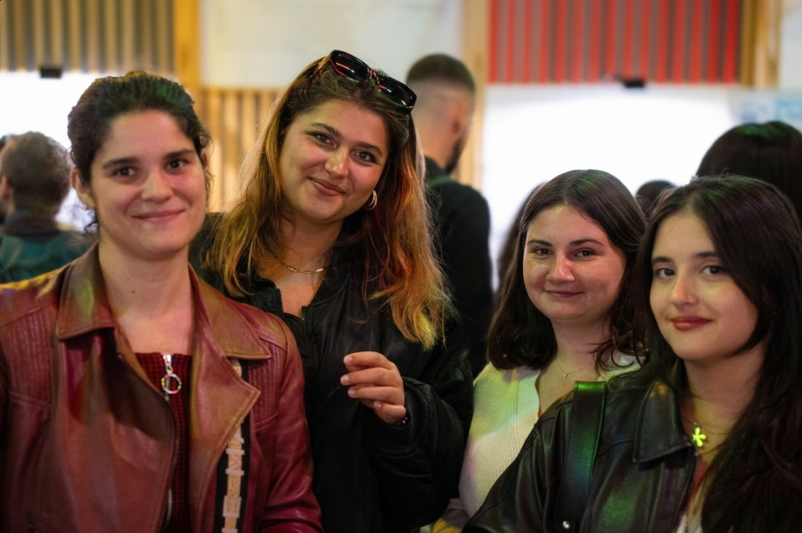 Étudiants et alumni réunis lors de la soirée annuelle Ionis-STM