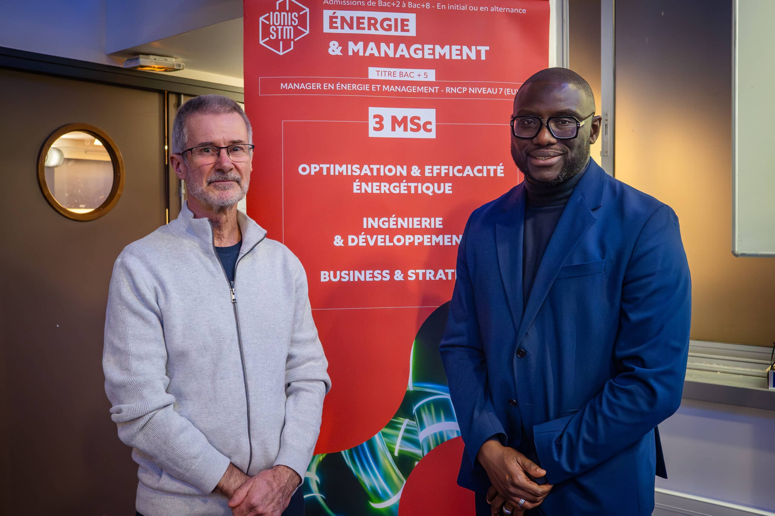 Conférence d’un expert EDF sur l’accès à l’énergie en Afrique devant des étudiants